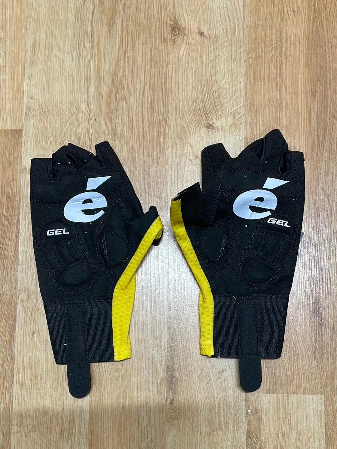 Team Jumbo Visma AGU Premium Race Gloves Yellow