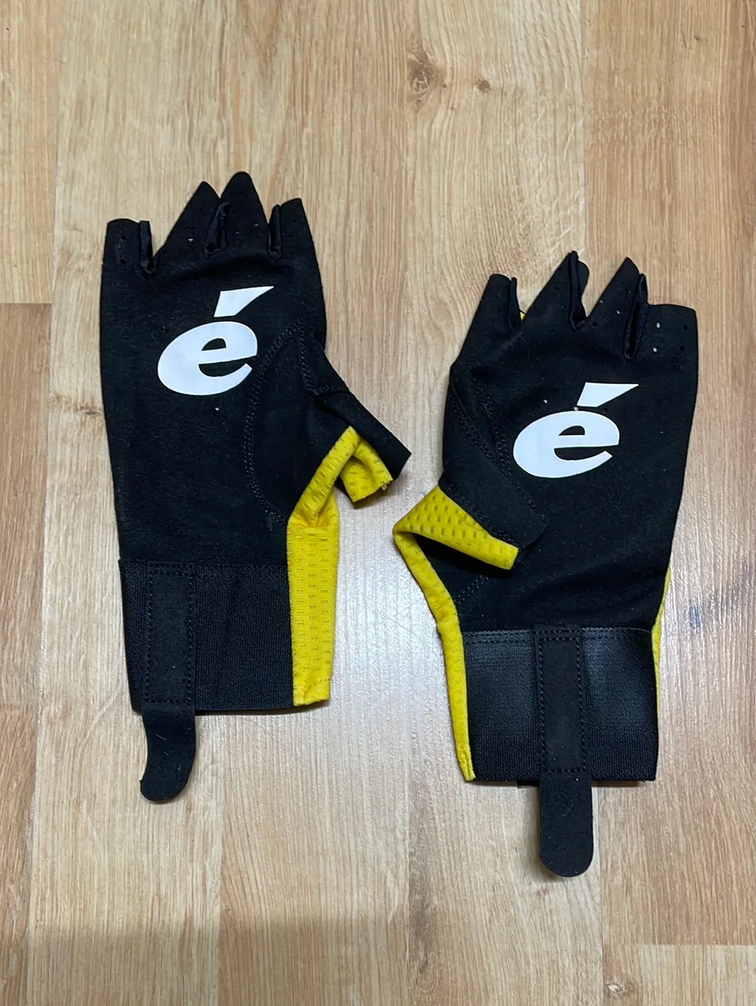 Team Jumbo Visma AGU Premium Race Gloves Yellow